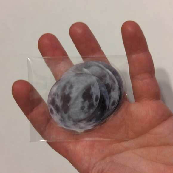 Space theme stationery set: sticky notes, stickers, paperclips - Picture 16 of 16